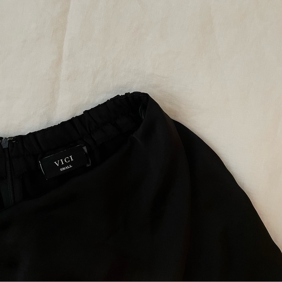 ❌SOLD❌ NWOT VICI | Everly Mine Matte Satin Side Slit Midi Skirt in Black | Small - Picture 3 of 4